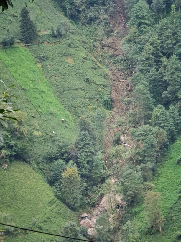 Vatandaşlar korku dolu anlar yaşadı! Rize'de heyelan