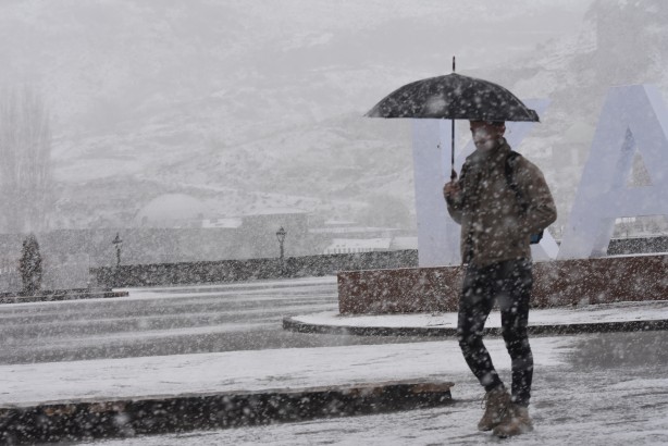 Foto - Vatandaşlar neye uğradığını şaşırdı! O ilimizde kar etkili oluyor