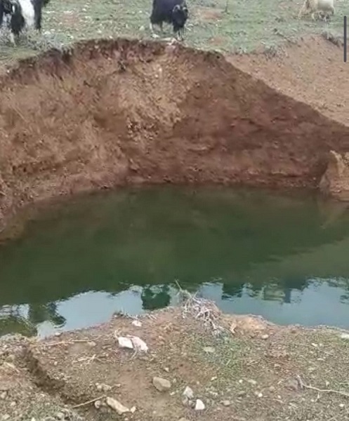 Foto - Vatandaşlar şaşkın! Depremin ardından oluştu