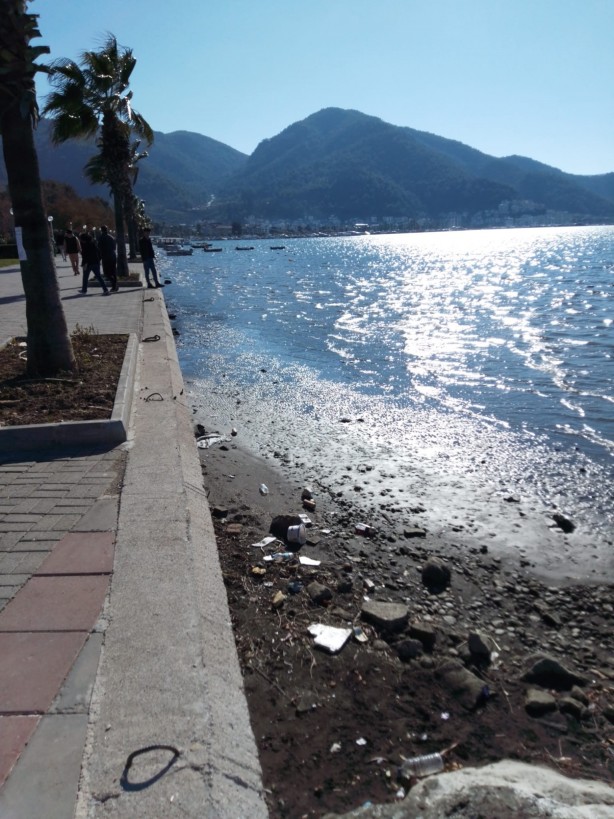 Foto - Vatandaşlar şaşkına döndü! Deniz 10 metre çekildi