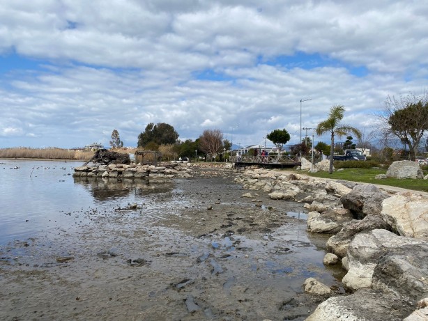 Foto - Vatandaşlar şaşkına döndü! Deniz 10 metre çekildi