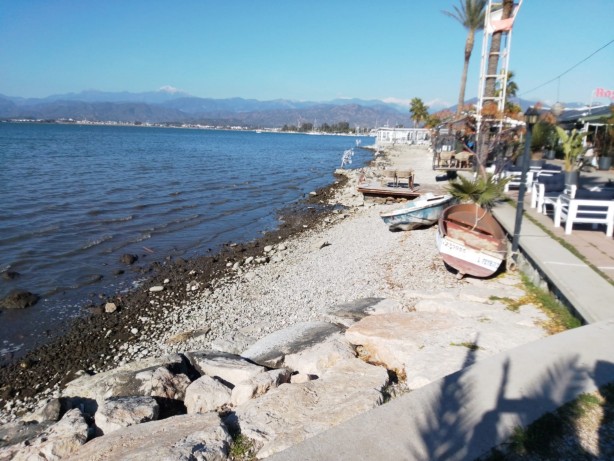 Foto - Vatandaşlar şaşkına döndü! Deniz 10 metre çekildi
