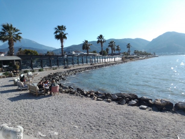 Vatandaşlar şaşkına döndü! Deniz 10 metre çekildi