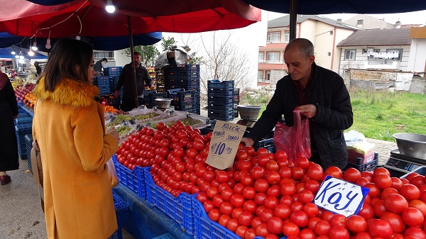 Foto - Vatandaşlar tepki gösteriyor! Markette 30, pazarda 10 lira