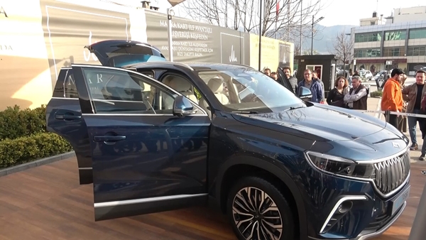 Foto - Vatandaşlar TOGG'u görmek için resmen akın etti: Eşim tüm malvarlığını satıp alacak!