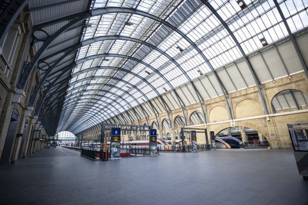 Foto - Vatandaşlar tüm planlarını değiştiriyor! İngiltere'yi sarsan karar