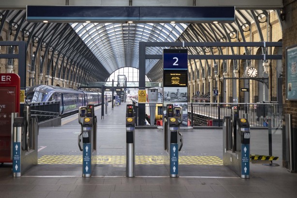 Foto - Vatandaşlar tüm planlarını değiştiriyor! İngiltere'yi sarsan karar