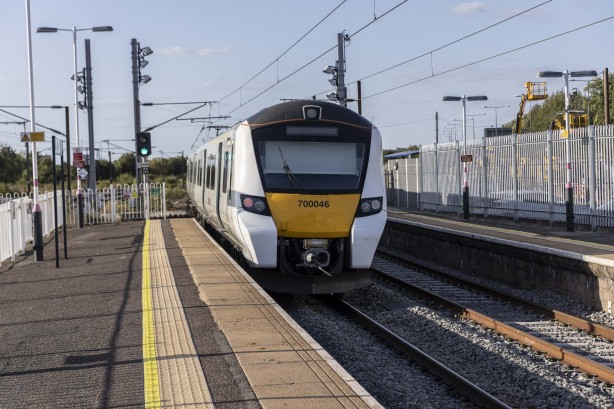 Foto - Vatandaşlar tüm planlarını değiştiriyor! İngiltere'yi sarsan karar