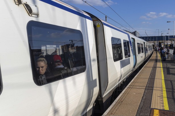 Foto - Vatandaşlar tüm planlarını değiştiriyor! İngiltere'yi sarsan karar