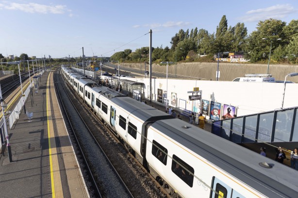 Foto - Vatandaşlar tüm planlarını değiştiriyor! İngiltere'yi sarsan karar