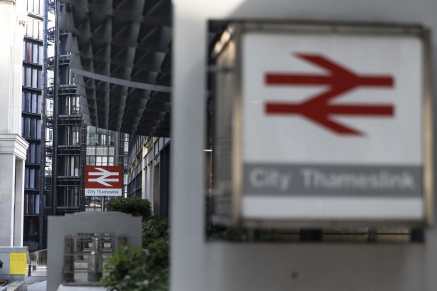 Foto - Vatandaşlar tüm planlarını değiştiriyor! İngiltere'yi sarsan karar