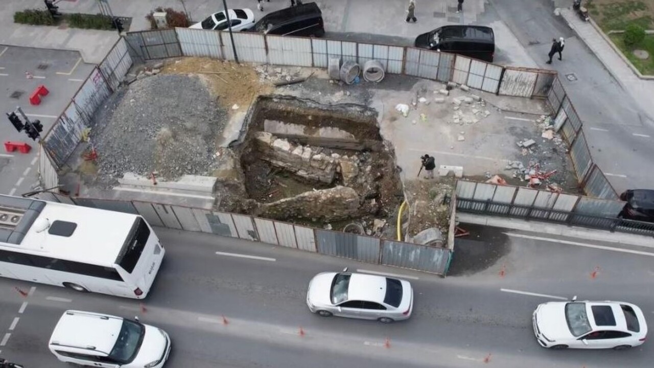 Foto - Vatandaşlar ve esnaf isyan etti! İBB'den bitmeyen yol çilesi