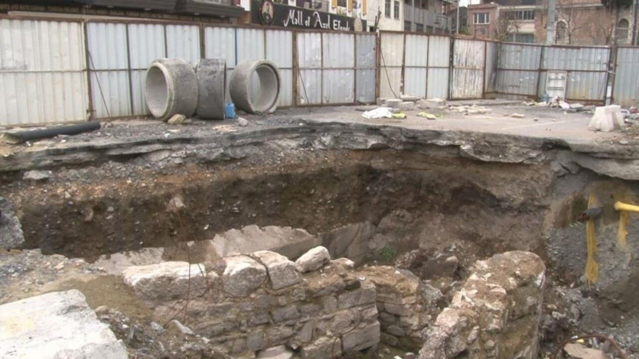 Foto - Vatandaşlar ve esnaf isyan etti! İBB'den bitmeyen yol çilesi