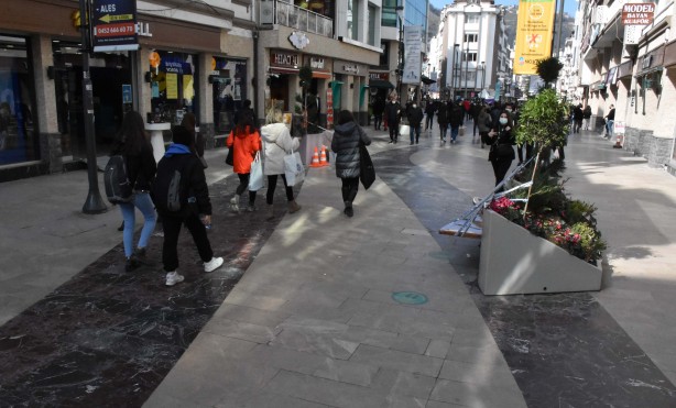 Foto - Vatandaşlara hoparlörler ile çağrılar yapılıyor
