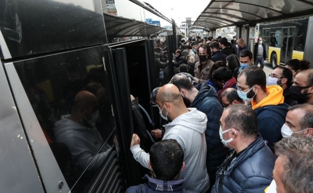 Foto - Vatandaşlardan CHP'li İBB'ye isyan: Üst üste gidiyoruz