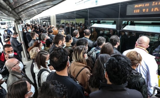 Foto - Vatandaşlardan CHP'li İBB'ye isyan: Üst üste gidiyoruz