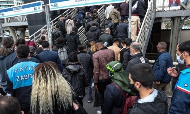 Foto - Vatandaşlardan CHP'li İBB'ye isyan: Üst üste gidiyoruz
