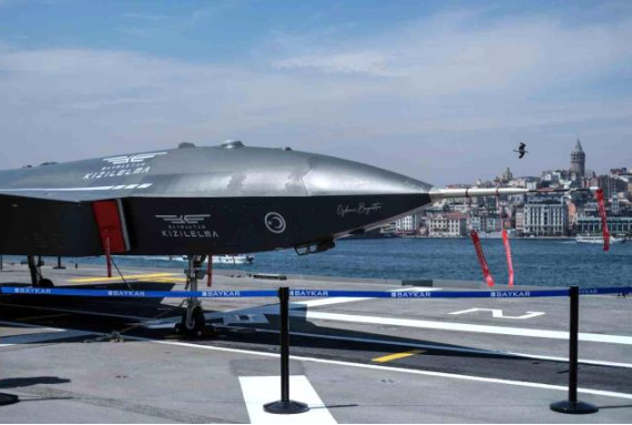 Foto - Vatandaşlardan TCG Anadolu'ya yoğun ilgi! Gemiye giren oraya koşuyor