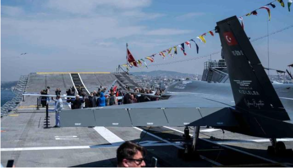 Foto - Vatandaşlardan TCG Anadolu'ya yoğun ilgi! Gemiye giren oraya koşuyor