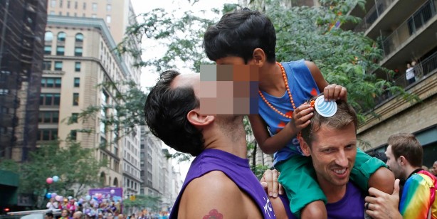 Foto - Vatandaşlardan Tuğçe Kazaz'ın 'LGBT' protestosuna tam destek! Çığ gibi büyüyor