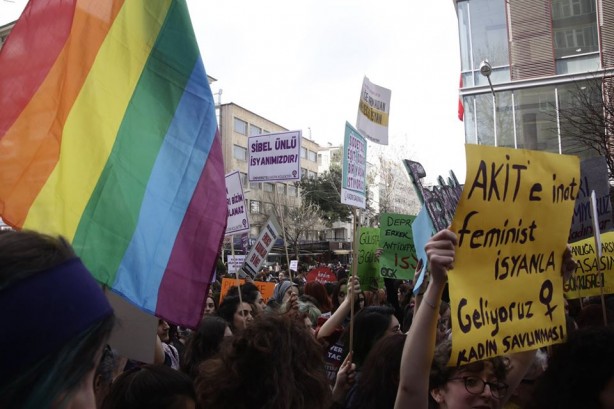 Foto - Vatandaşlardan Tuğçe Kazaz'ın 'LGBT' protestosuna tam destek! Çığ gibi büyüyor