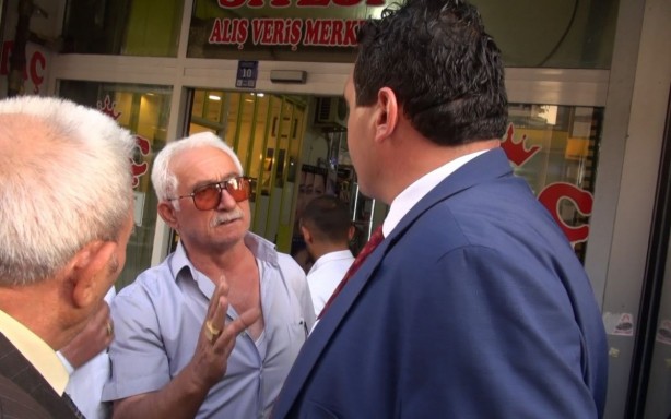 Foto - Vatandaştan CHP'li heyeti terleten tepki! Faik Öztrak hızla uzaklaştı