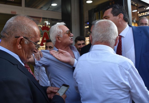 Vatandaştan CHP'li heyeti terleten tepki! Faik Öztrak hızla uzaklaştı