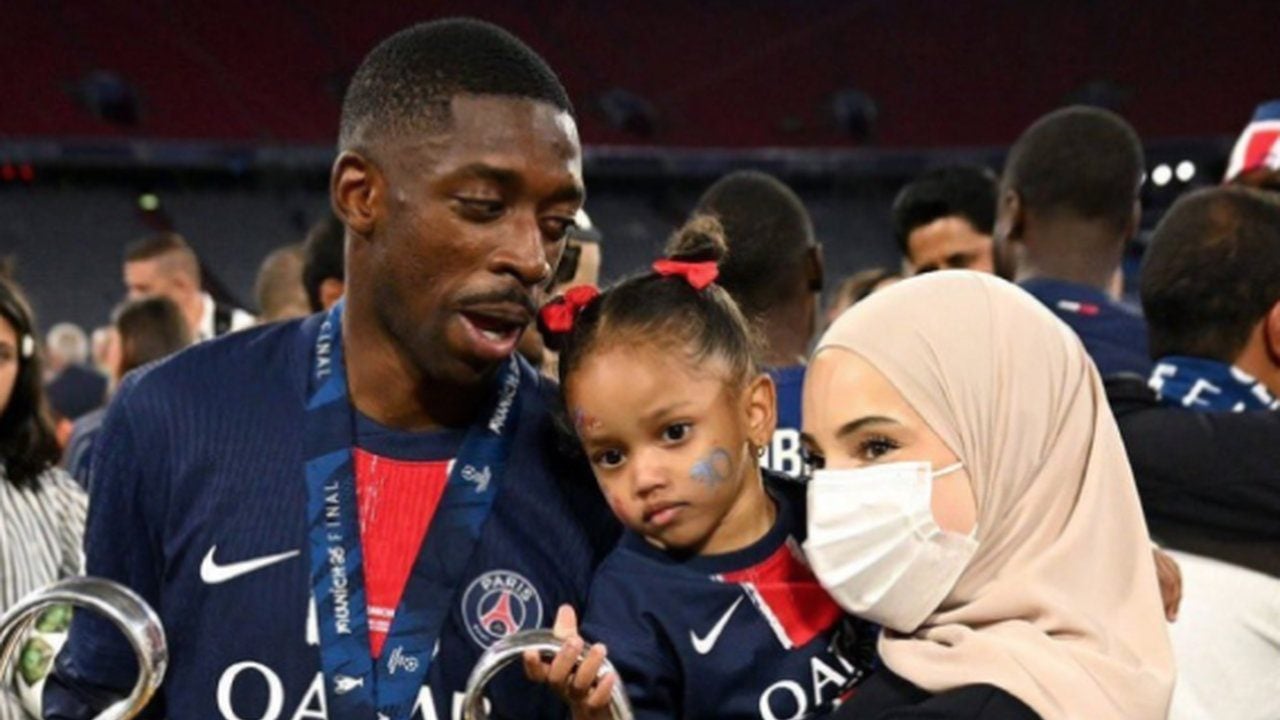 Foto - Vay namussuzlar vay! Ünlü futbolcunun tesettürlü hanımına alçakça yorum