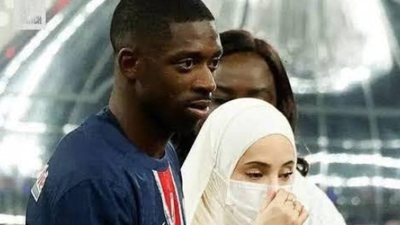 Foto - Vay namussuzlar vay! Ünlü futbolcunun tesettürlü hanımına alçakça yorum