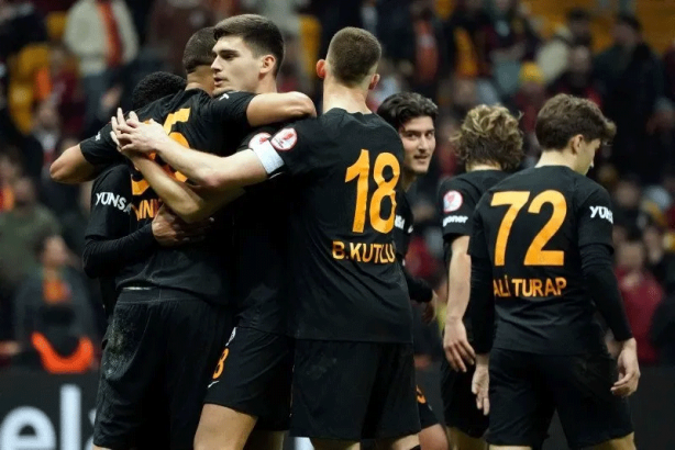 Foto - Ve Cimbom'da 2 ayrılık! Anlaşma sağlandı...