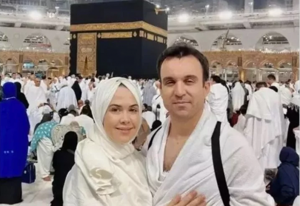 Ve lağım çok fena patladı! O fenomenlerle ilgili mide bulandıran iddialar! Meğer tesettürlü kadının… Sizi kaç umre paklar be