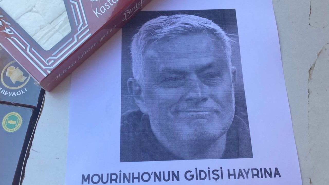Foto - Ve o haber geldi, ortalık şaşkına uğradı: Fenerbahçe taraftarları, Mourinho'nun gidişi sonrası…