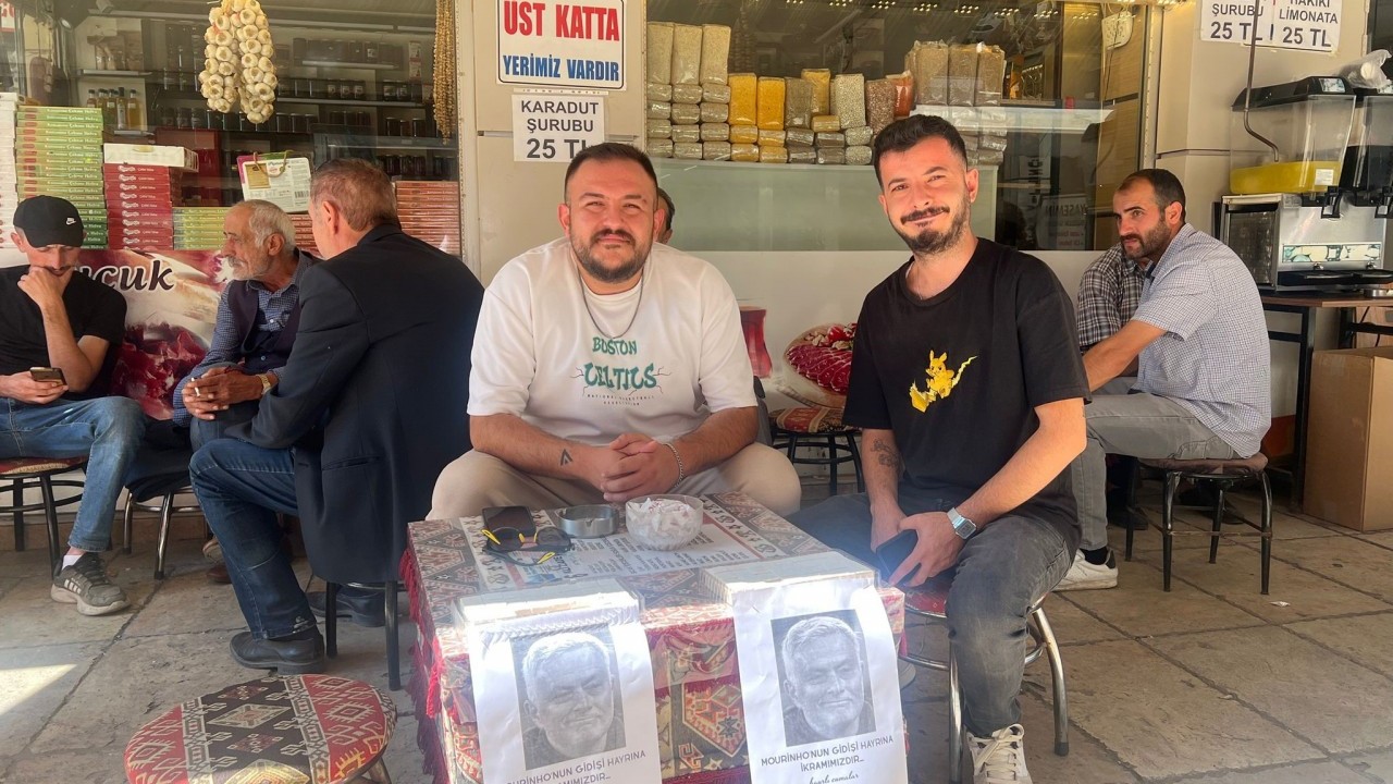 Foto - Ve o haber geldi, ortalık şaşkına uğradı: Fenerbahçe taraftarları, Mourinho'nun gidişi sonrası…