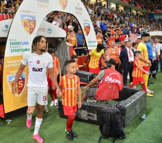 Foto - Ve Sacha Boey geri dönüyor! Anlaşma sağlandı...