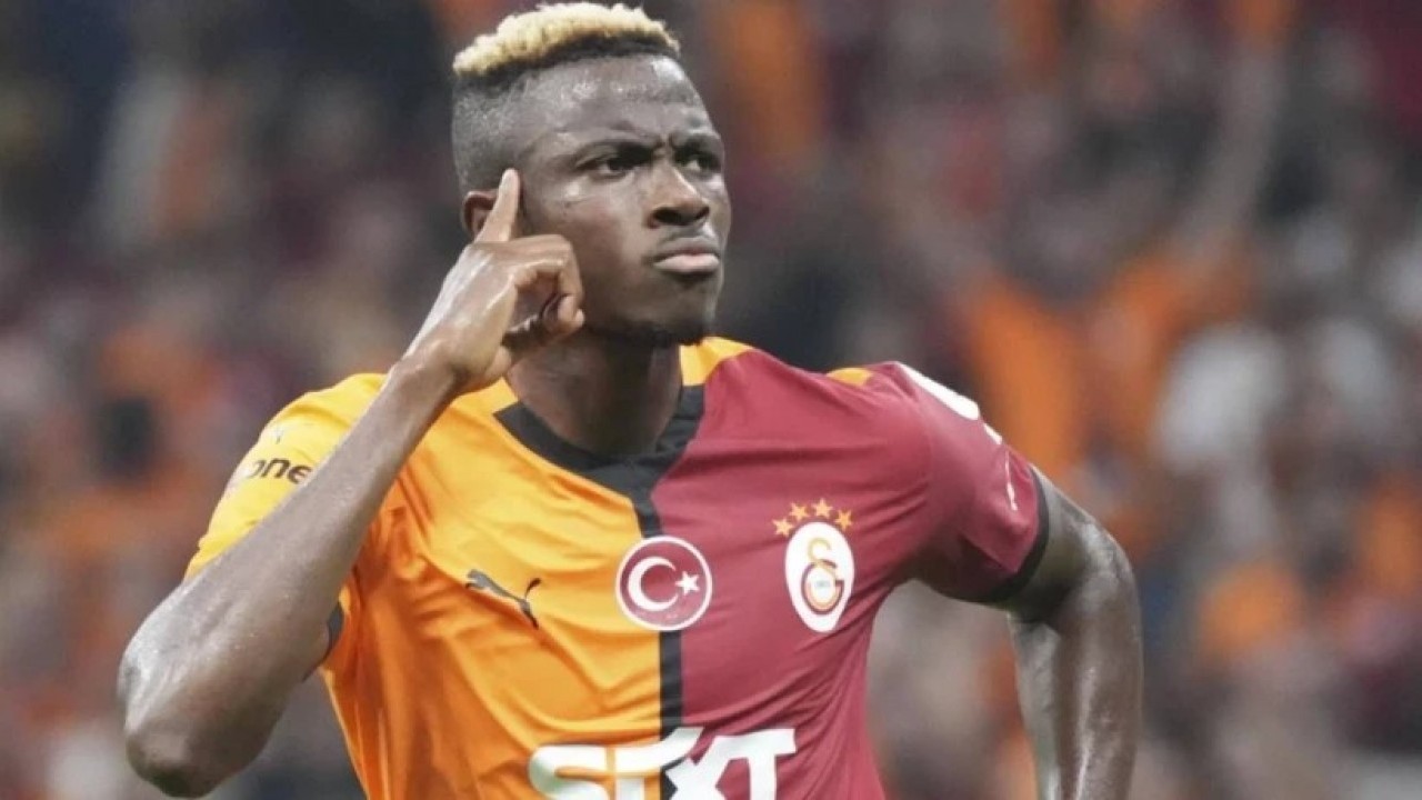 Ve Victor Osimhen resmen imzayı attı! Taraftarı şaşkına çeviren anlaşma