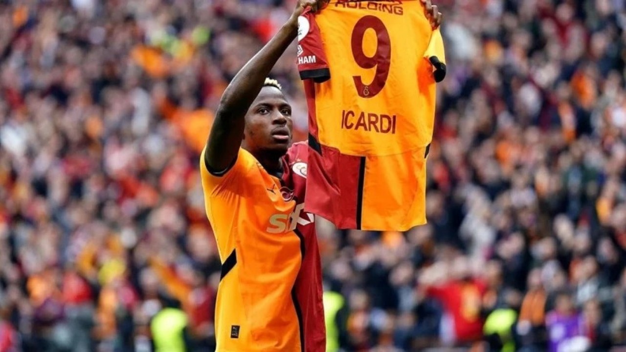 Foto - Ve Victor Osimhen resmen imzayı attı! Taraftarı şaşkına çeviren anlaşma