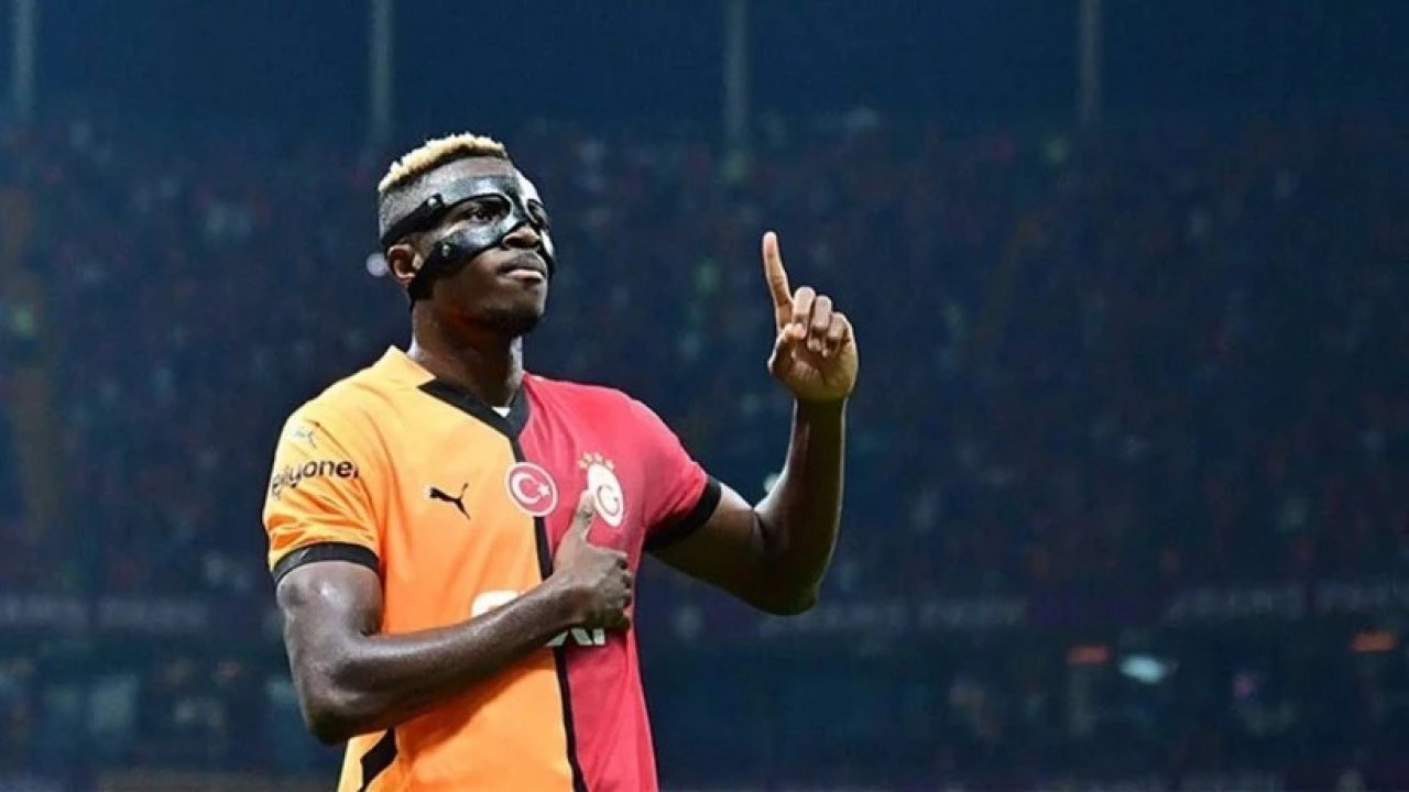 Foto - Ve Victor Osimhen resmen imzayı attı! Taraftarı şaşkına çeviren anlaşma
