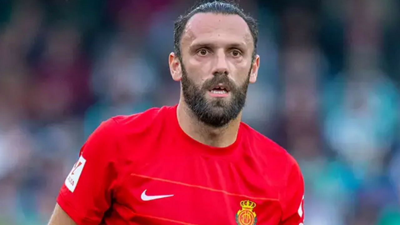 Vedat Muriqi, Barcelona kalecisini tekmesiyle yere serdi! Maçın hakemine ağır tepki var