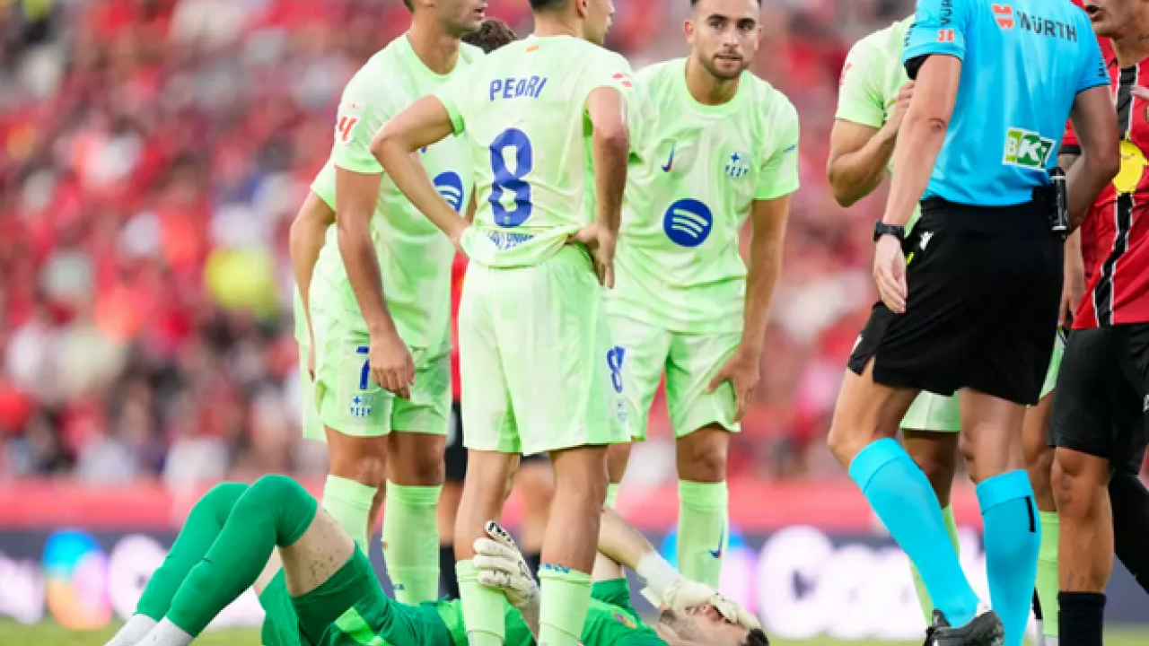 Foto - Vedat Muriqi, Barcelona kalecisini tekmesiyle yere serdi! Maçın hakemine ağır tepki var