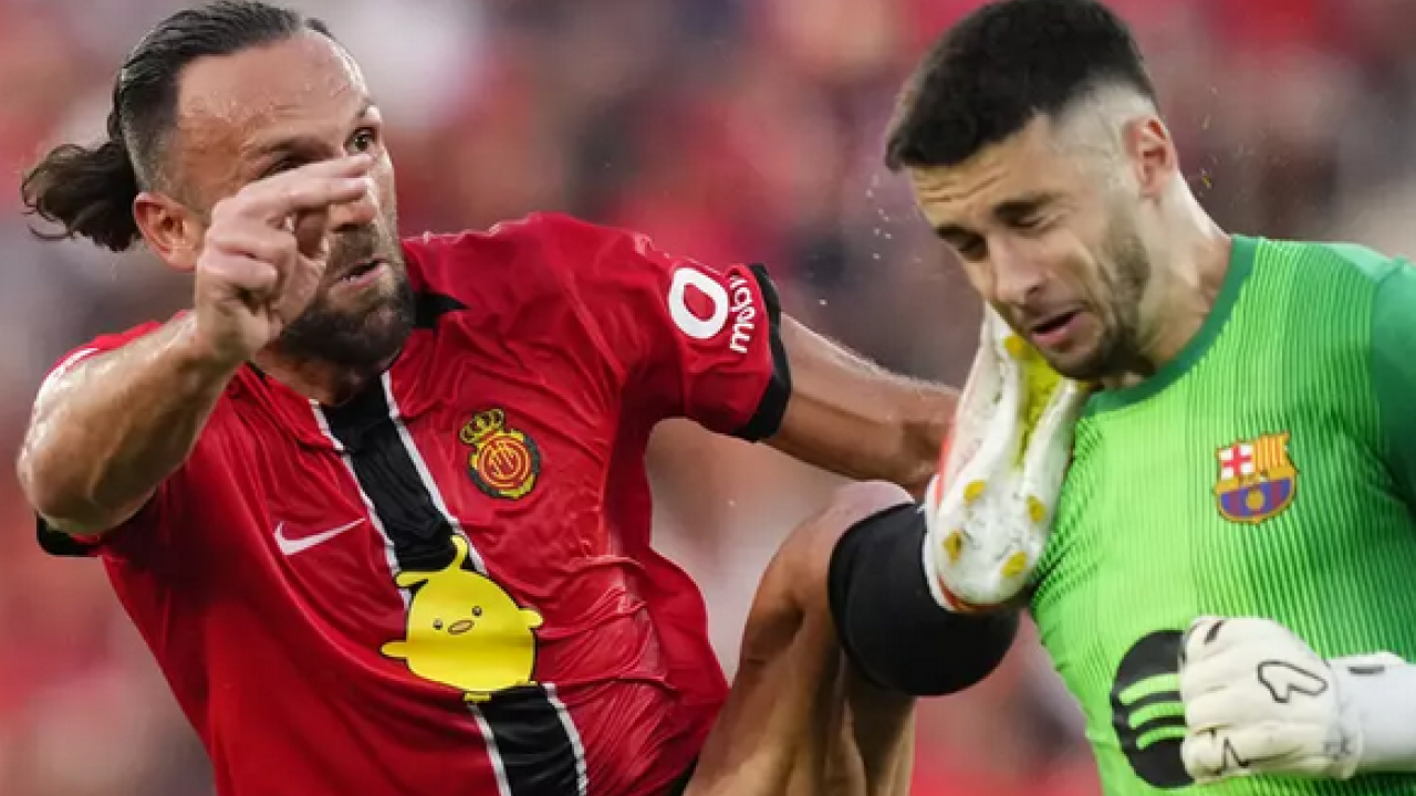 Foto - Vedat Muriqi, Barcelona kalecisini tekmesiyle yere serdi! Maçın hakemine ağır tepki var