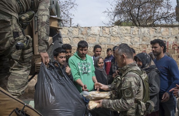 Vefalı Türk yine geldi: Afrin'e yardım eli