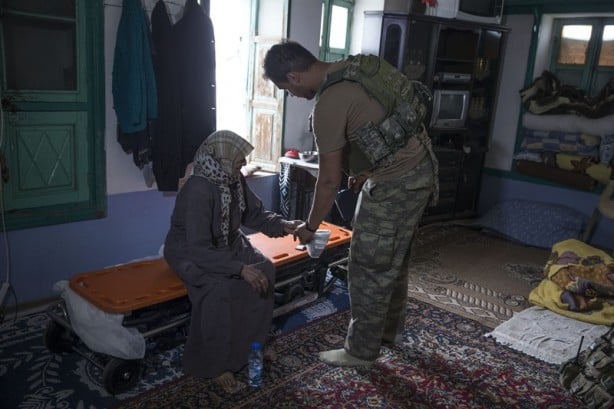 Foto - Vefalı Türk yine geldi: Afrin'e yardım eli