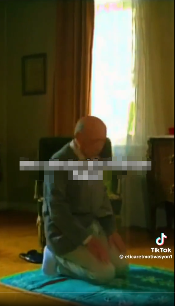 Foto - Vehbi Koç’un kıldığı namaza değil, Horos’un gözüne dikkat! 