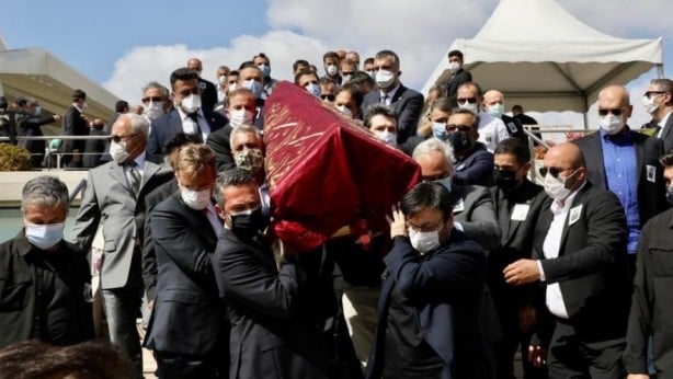 Foto - Vehbi ve Mustafa Koç gibi... Suna Kıraç'ın cenazesinde dikkat çeken görüntü!