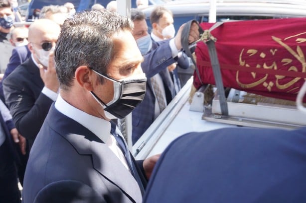 Foto - Vehbi ve Mustafa Koç gibi... Suna Kıraç'ın cenazesinde dikkat çeken görüntü!