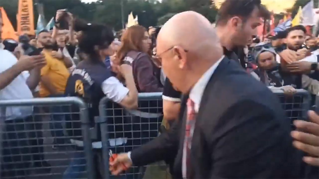 Vekil misin eşkıya mı? Provokatör Mahmut’tan yine pense skandalı