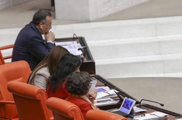 Foto - Vekiller Davutoğlu'nu böyle izledi 