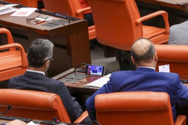 Foto - Vekiller Davutoğlu'nu böyle izledi 