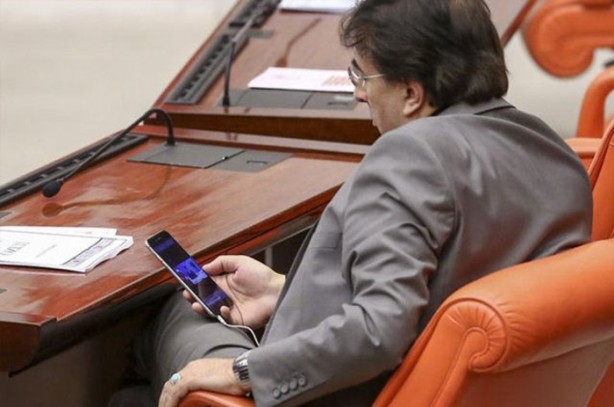 Foto - Vekiller Davutoğlu'nu böyle izledi 