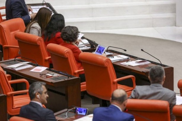 Foto - Vekiller Davutoğlu'nu böyle izledi 